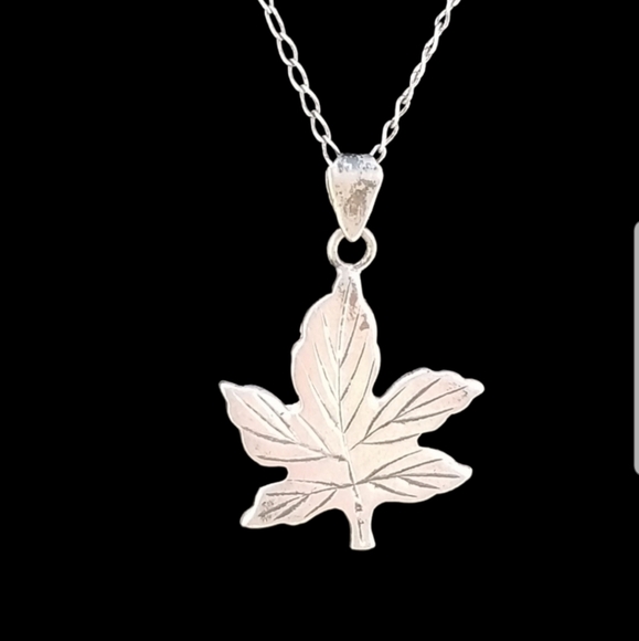 VINTAGE SK SIGNED STERLING SILVER CHAIN & LEAF PENDANT NECKLACE - Picture 2 of 5